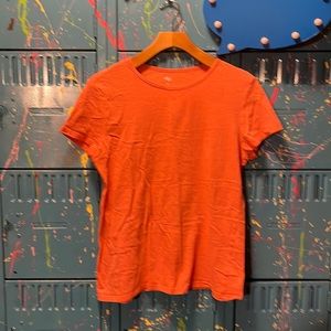 💰🚨CLEARANCE 🚨💰 
Dip Peachy short sleeve top. T305